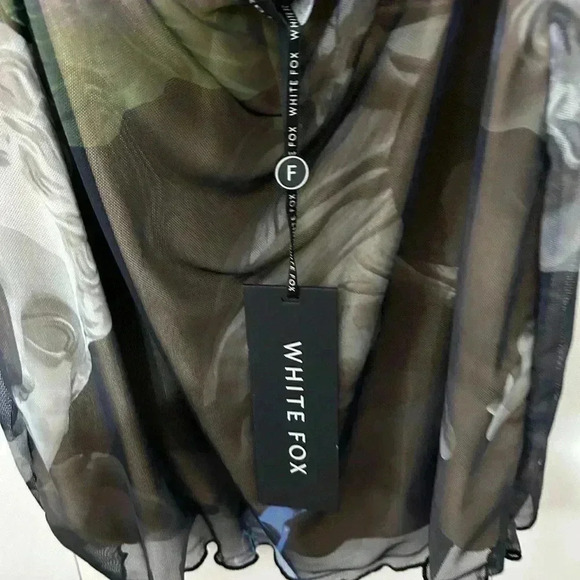 White fox long sleeve open back women’s dress - Picture 5 of 9